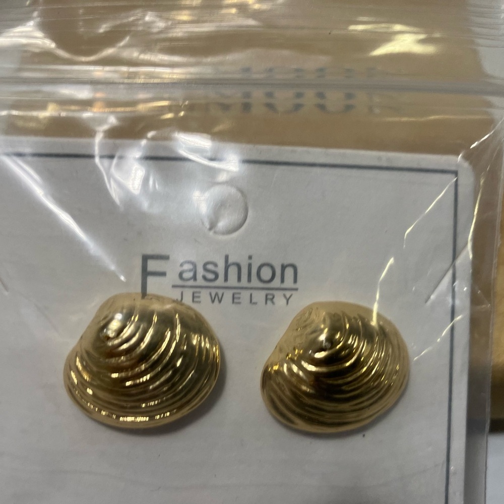 Filmoon Gold Seashell Studs Earrings Dainty Beach Earrings - Picture 4 of 11